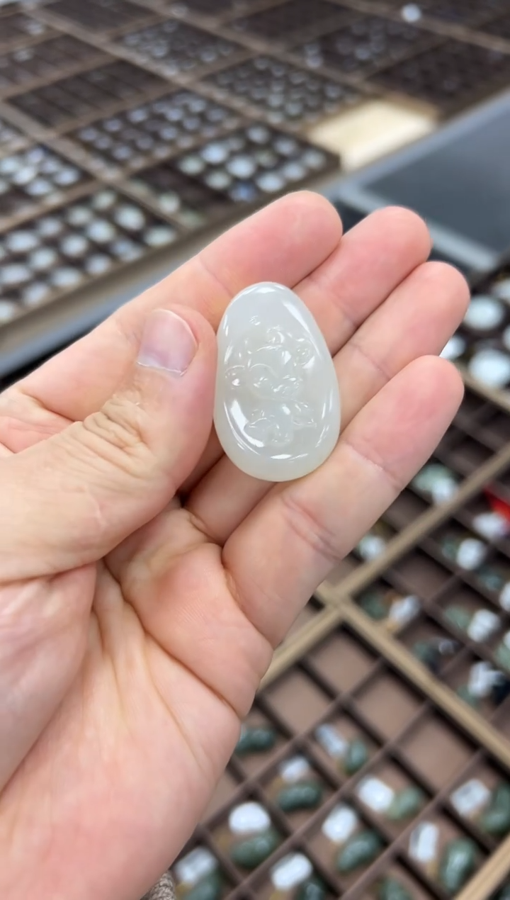 颈饰未镶嵌和田玉野牛沟牛