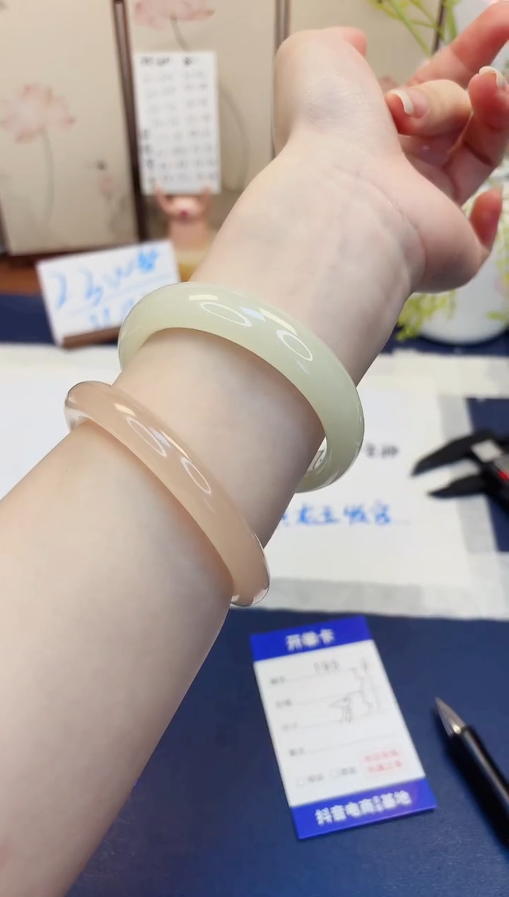 【闪购商品】石英质玉未镶嵌手镯195-玉兰白-圈口58