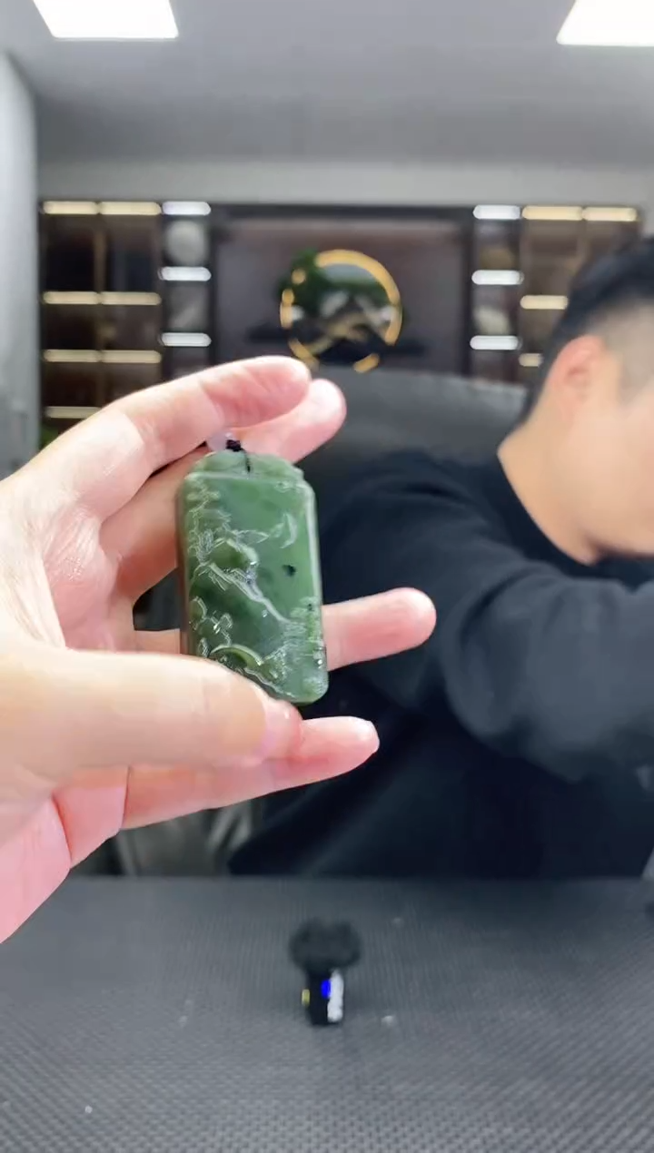 颈饰未镶嵌和田玉山水清货1