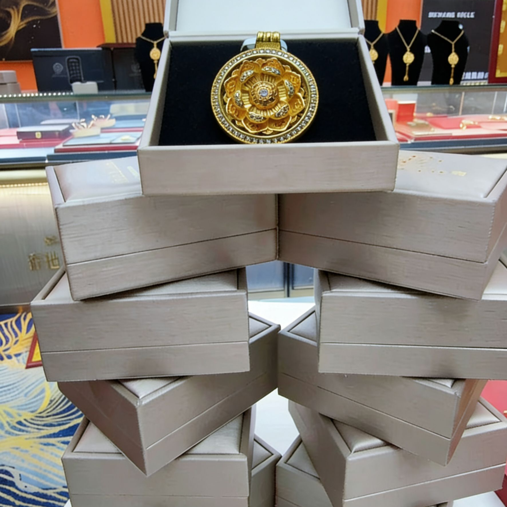  四角盒专柜正品首饰盒+旋转莲花罗盘   多样性发一