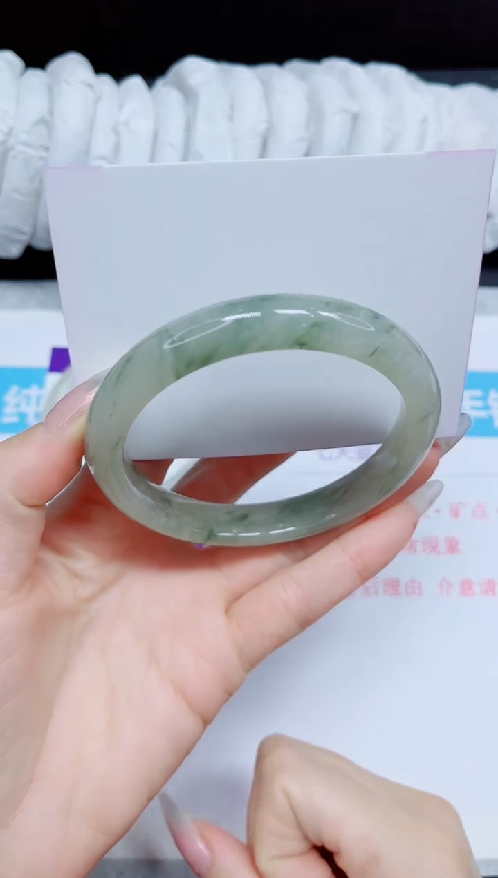 石英质玉手镯未镶嵌15.