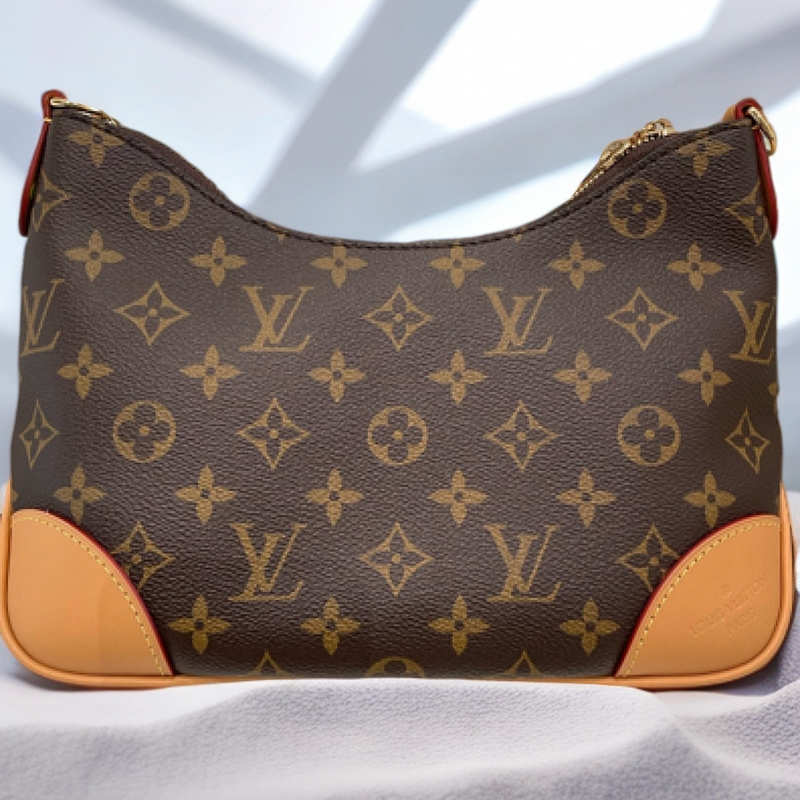 全新未使用 LV LV黄牛角包芯片款，尺寸29*16*9.5cm,专柜价20000