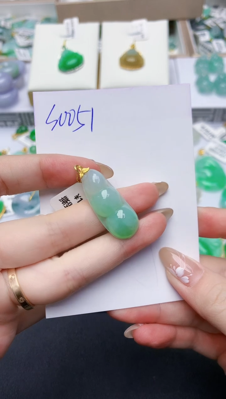 翡翠18K金镶嵌颈饰天然缅甸翡翠A货