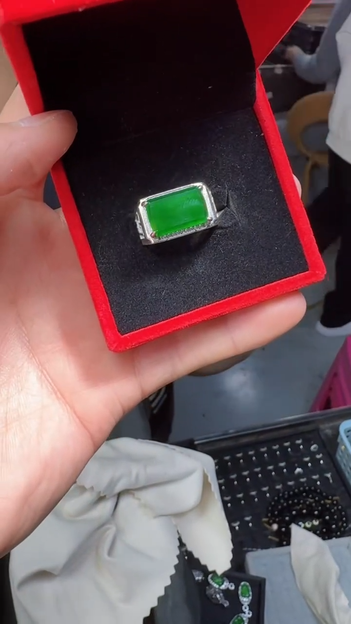 【闪购商品】定制翡翠未镶嵌戒指1