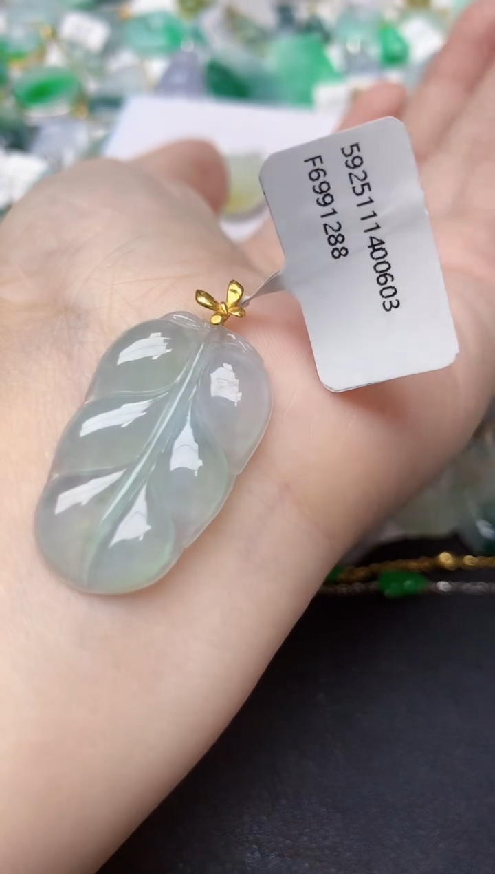 颈饰18K金镶嵌翡翠天然缅甸A货翡翠