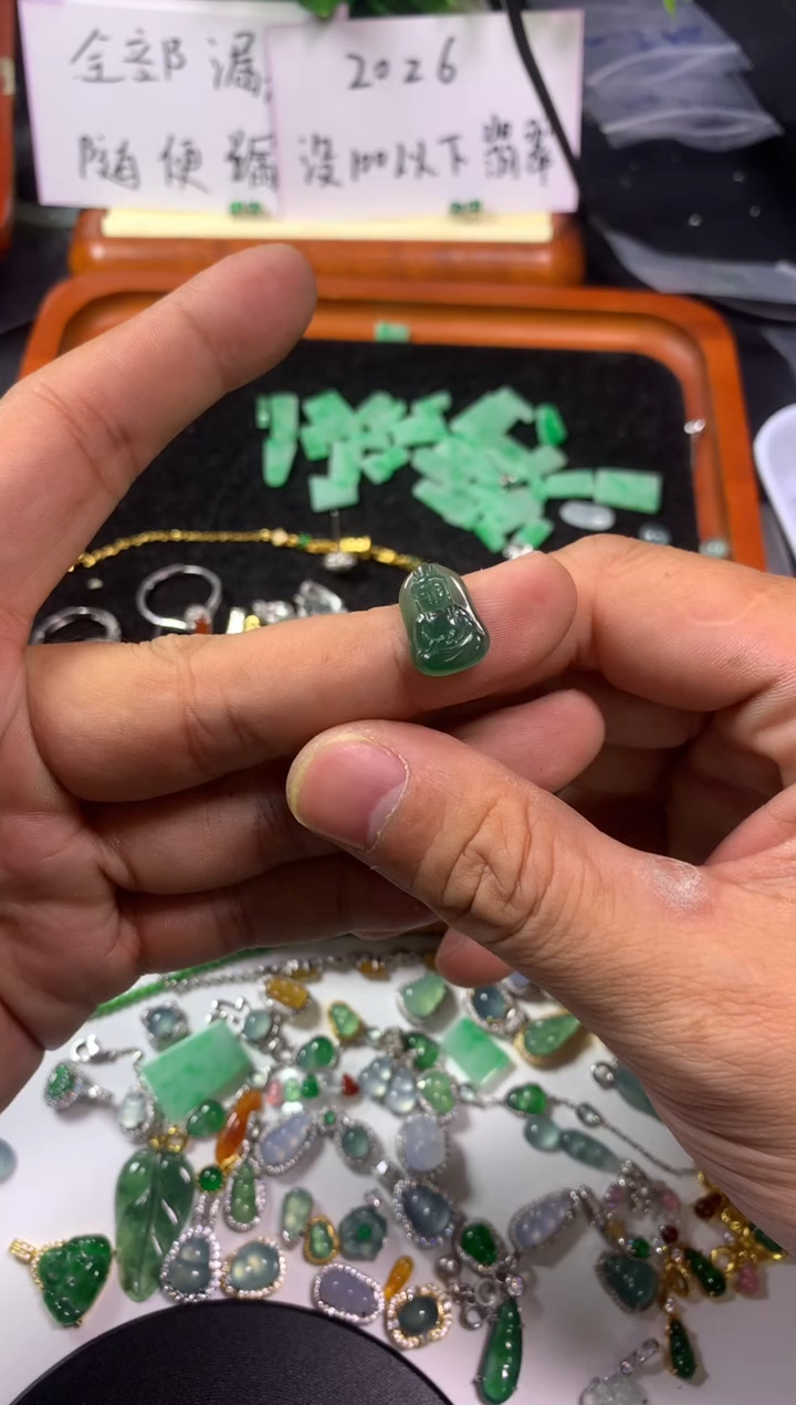 吊坠(不含链)未镶嵌翡翠沐****?1