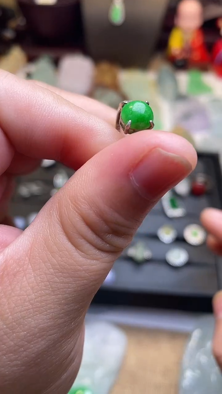 颈饰银S925镶嵌翡翠戒