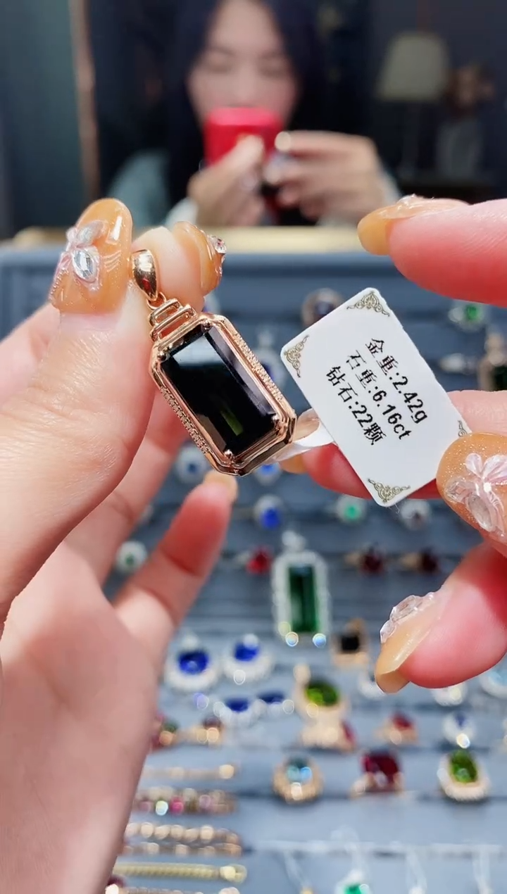 【闪购商品】碧玺颈饰18K金镶嵌6.16ct