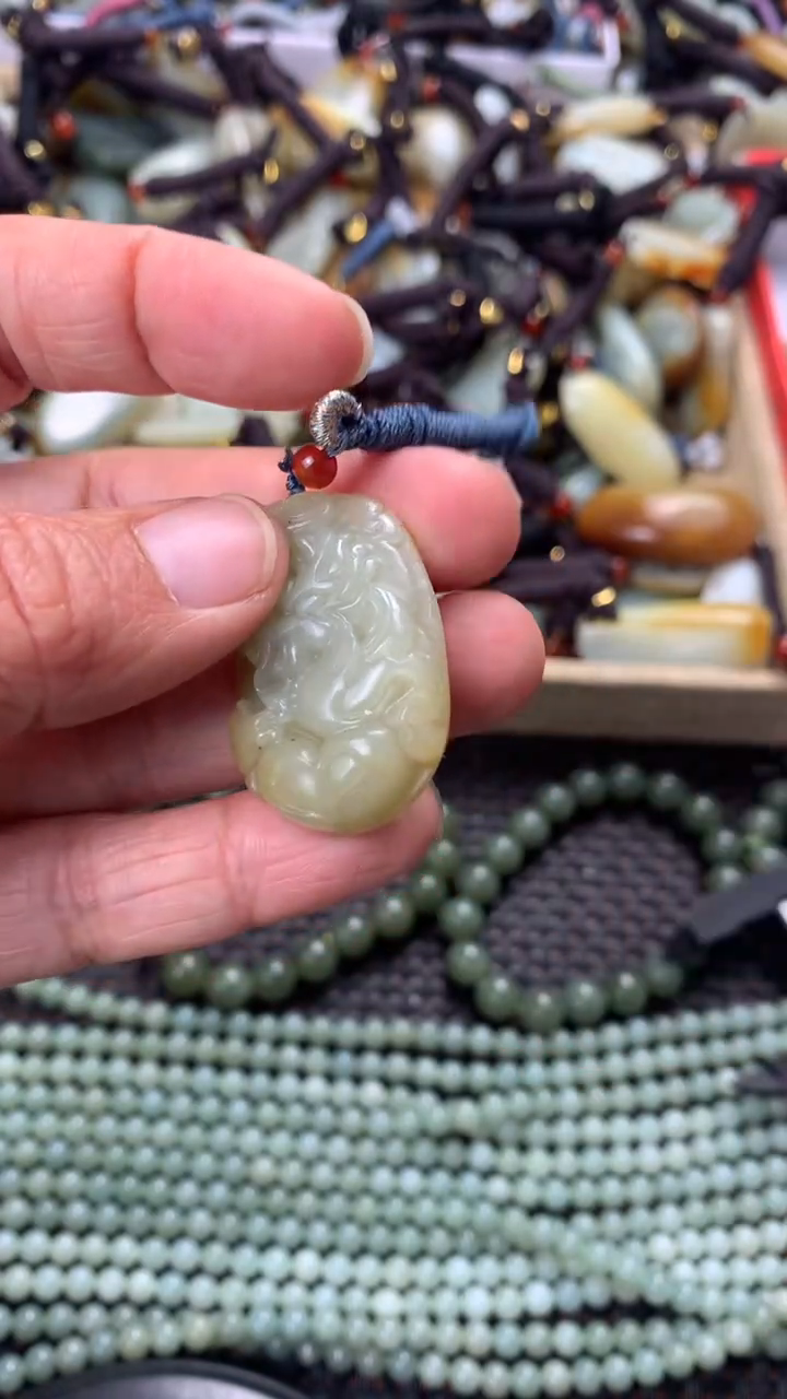 【闪购商品】和田玉颈饰未镶嵌多样性发货没有证书拍一发一有瑕