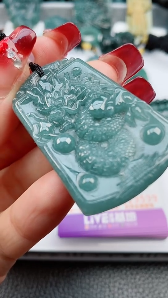 【闪购商品】翡翠颈饰未镶嵌            