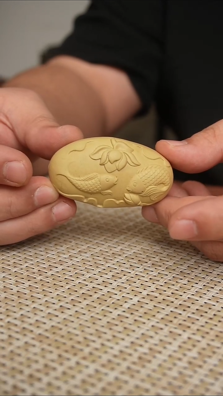 紫砂茶宠宜兴紫砂茶宠莲年有余茶宠  