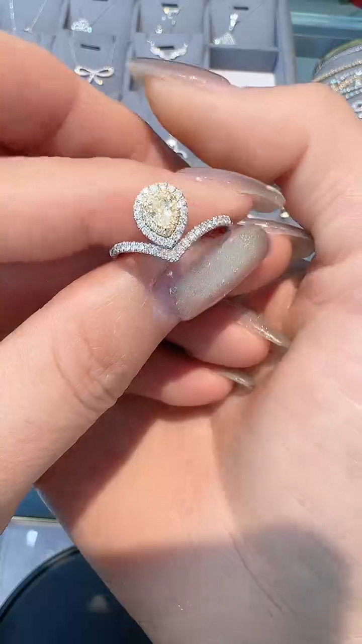 【闪购商品】钻石戒指/指环18K金镶嵌戒指