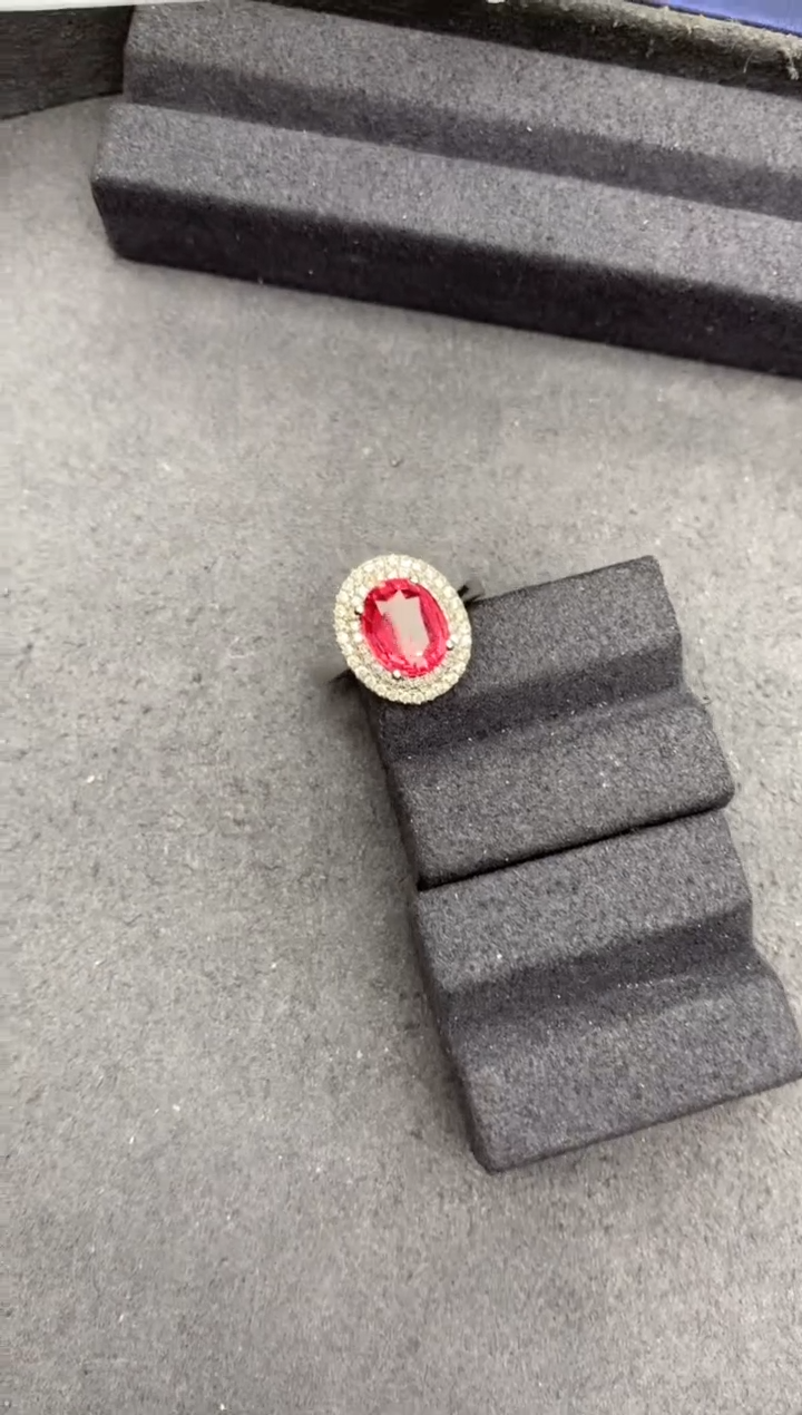 【闪购商品】尖晶石戒指18K金镶嵌1.9克拉