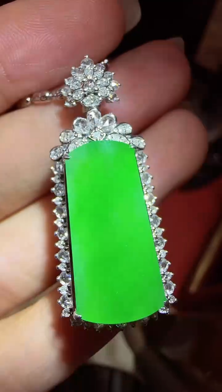 【闪购商品】翡翠吊坠(不含链)18K金镶嵌无事牌