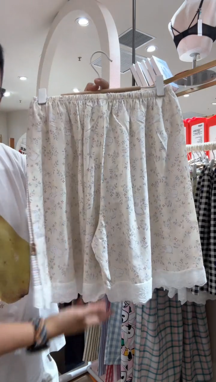 短裤130斤内小兔子