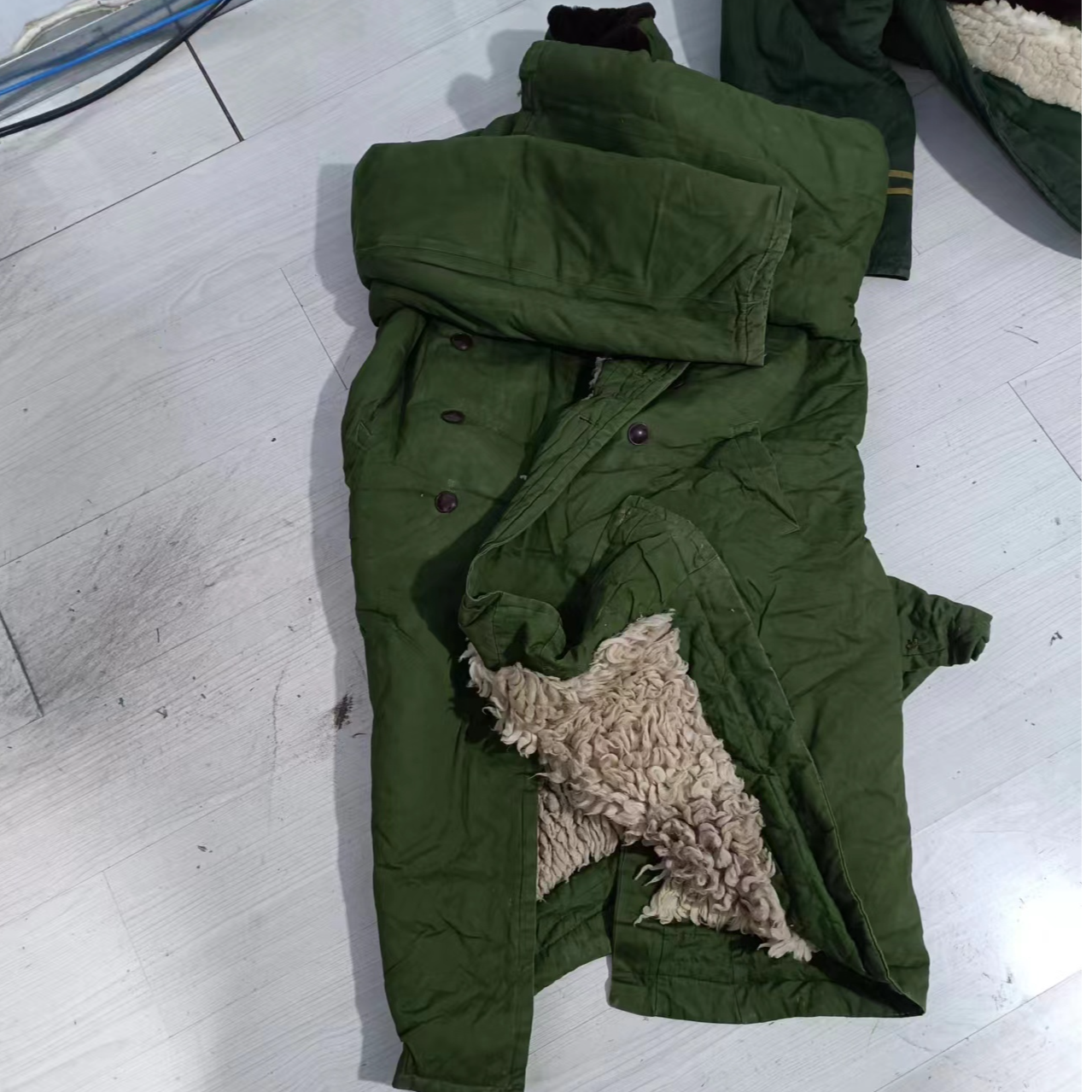 老库存羊皮军大衣