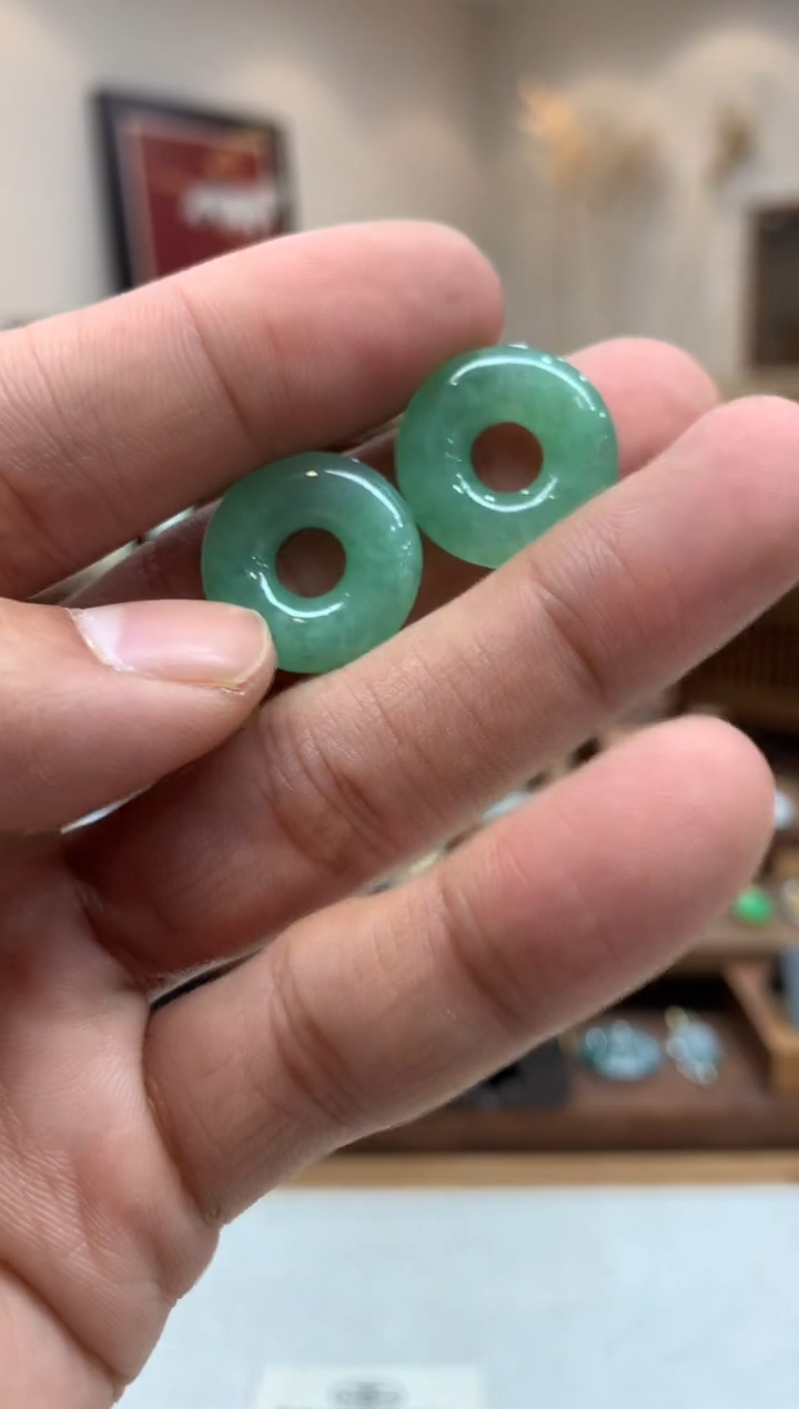 【闪购商品】翡翠吊坠(不含链)未镶嵌甜甜圈  一对