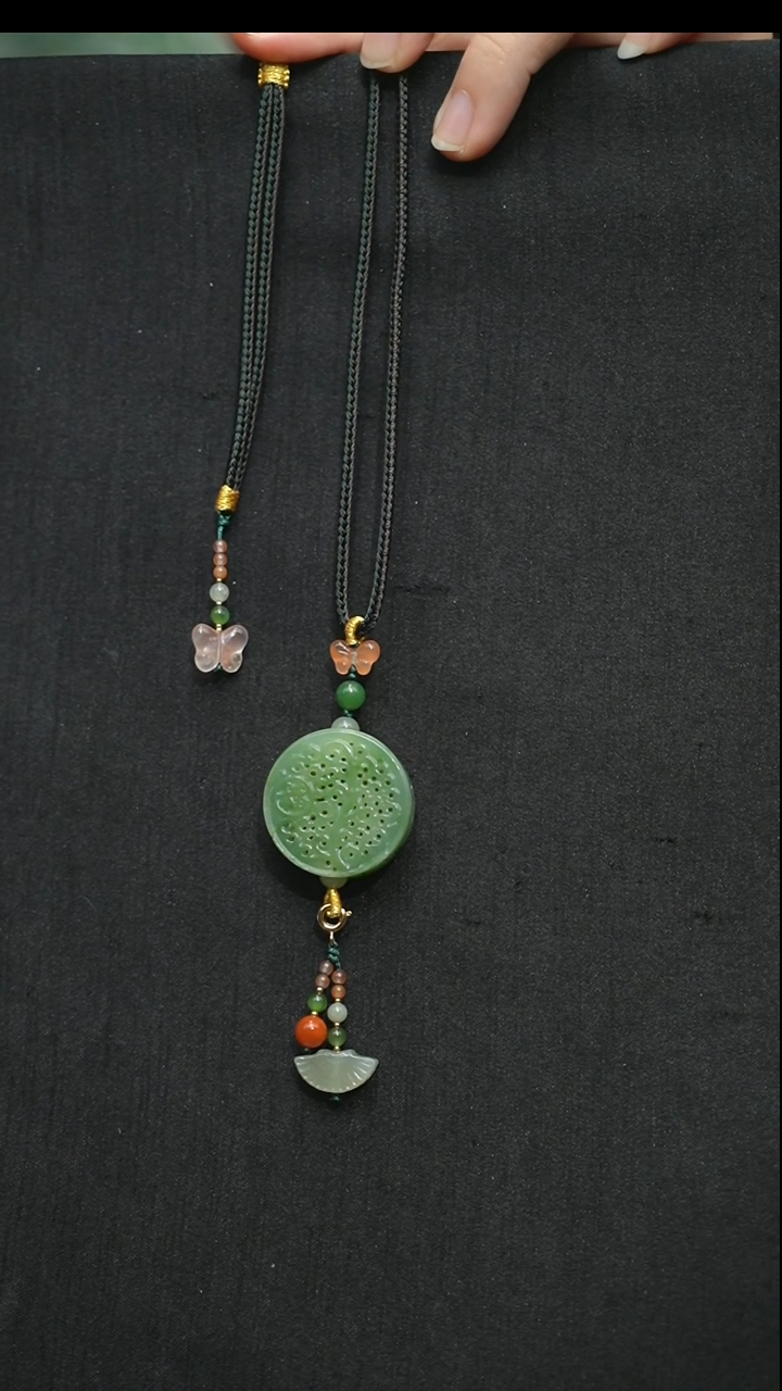 颈饰未镶嵌和田玉香囊