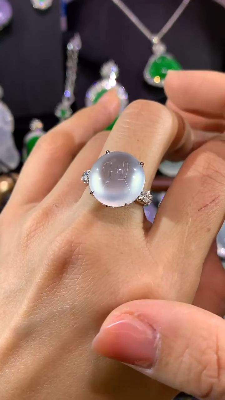 18K金镶嵌戒指翡翠戒指