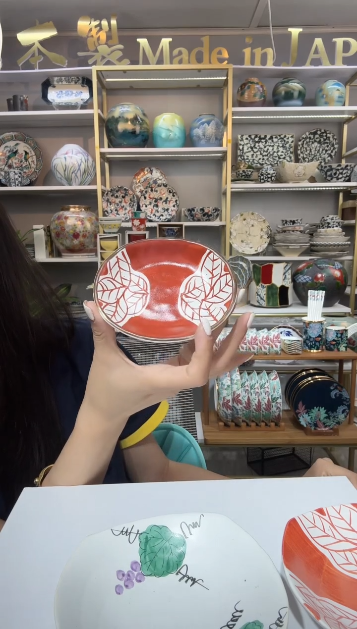 陶瓷11厘米椭圆小碟一只