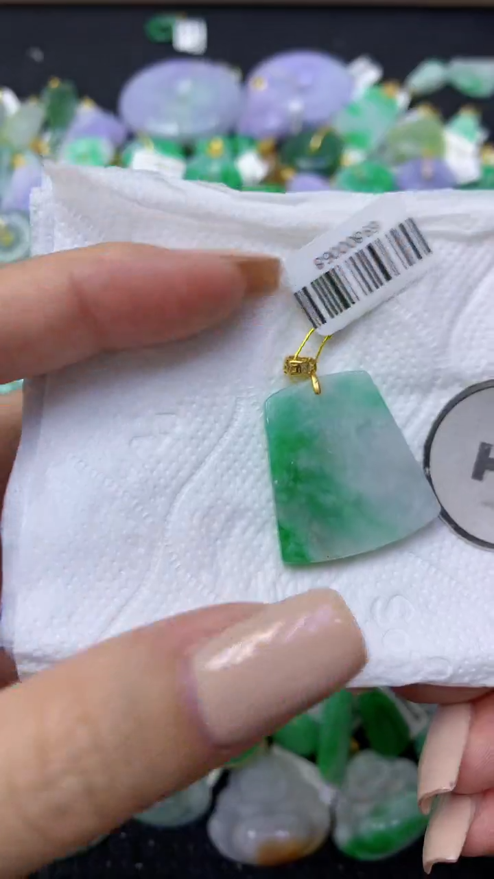 颈饰未镶嵌翡翠天然缅甸翡翠A货