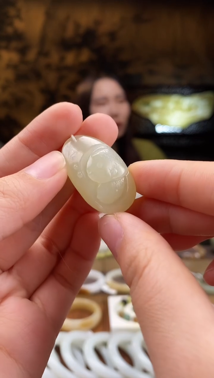 颈饰未镶嵌和田玉若羌黄口冰黄 鱼 无包容