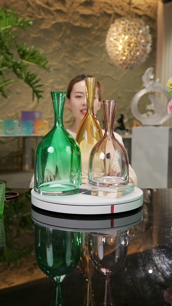 【闪购商品】瓷片设计款米兰之城花瓶一套三只