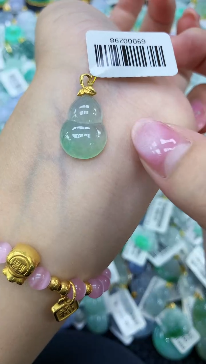 翡翠18K金镶嵌颈饰11111111111