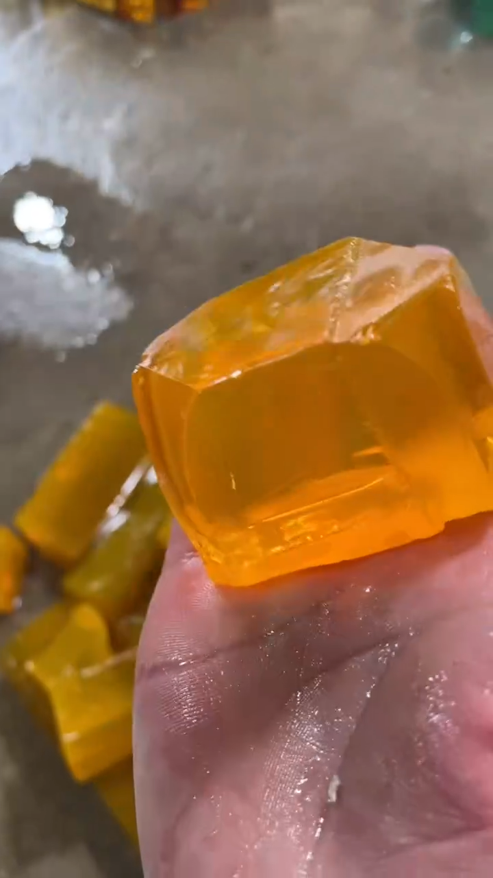 新疆五彩石原石摆件