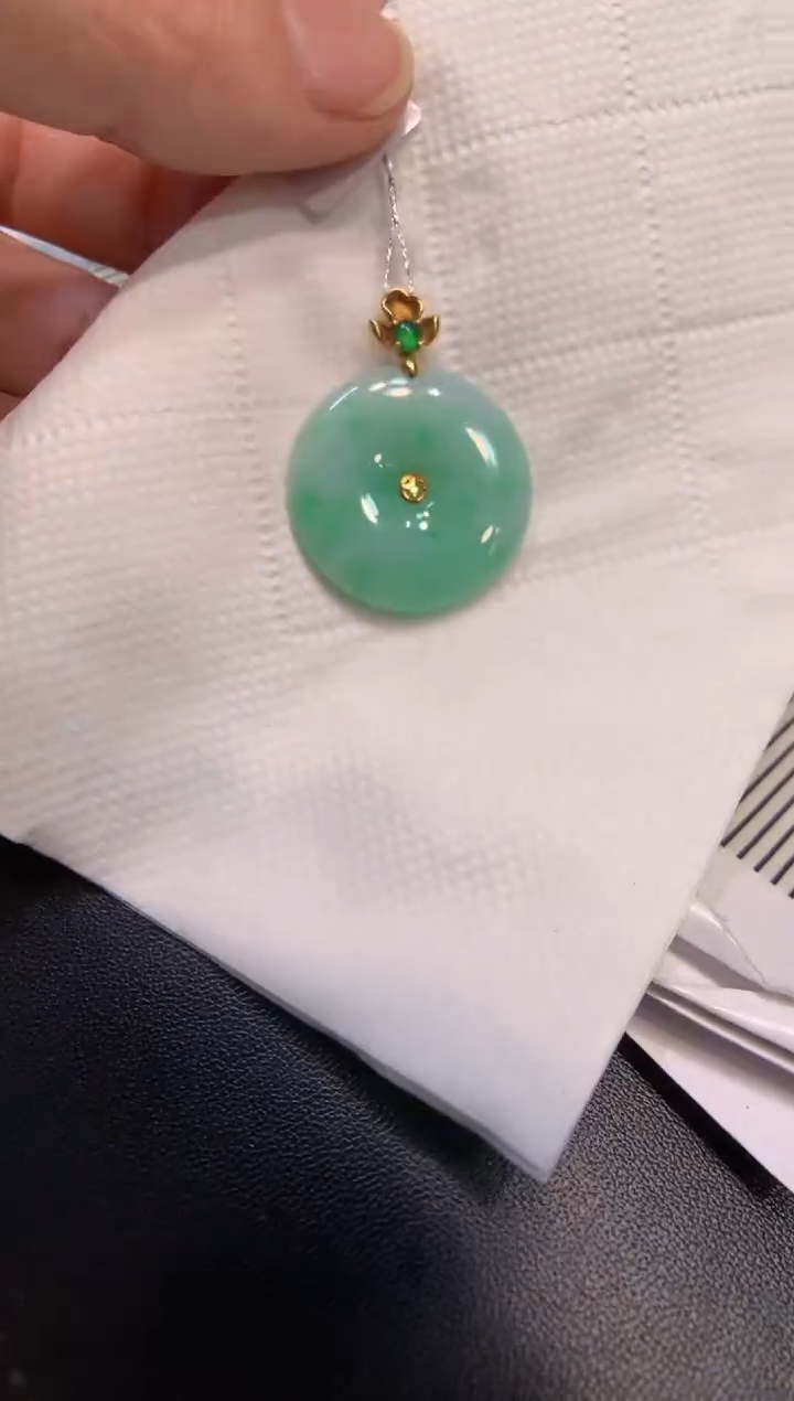 颈饰18K金镶嵌翡翠平安扣
