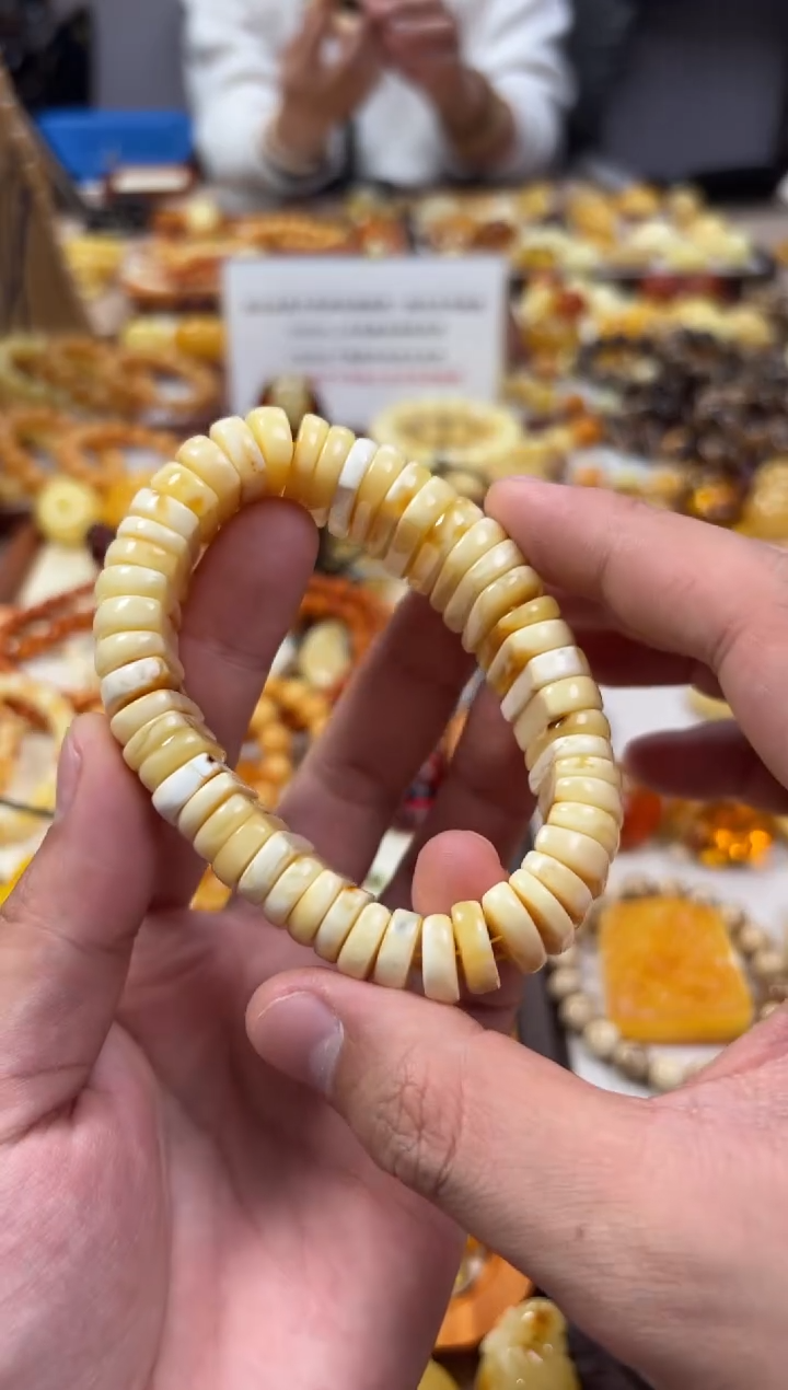 【闪购商品】蜜蜡裸石未镶嵌手串