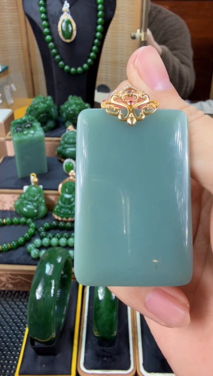 【闪购商品】和田玉（碧玉）吊坠(赠链)18K金镶嵌 