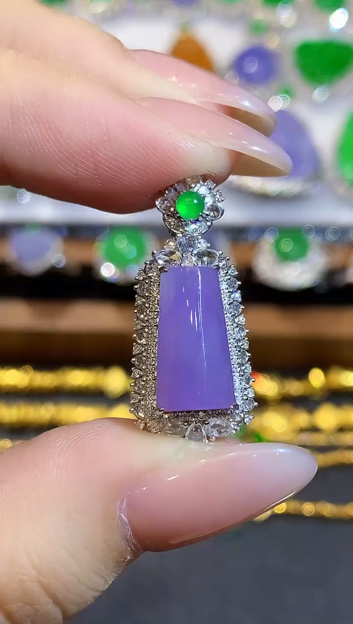 吊坠(不含链)18K金镶嵌翡翠多样性发其一