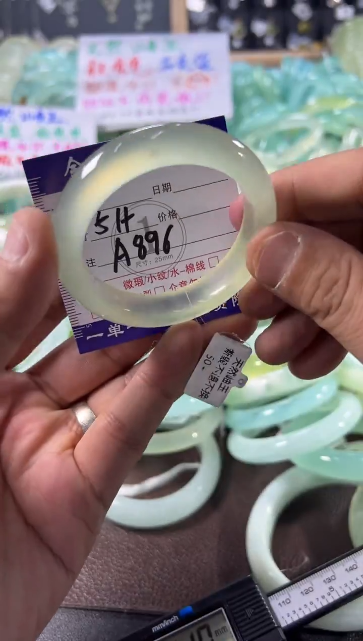 未镶嵌蛇纹石玉手镯1