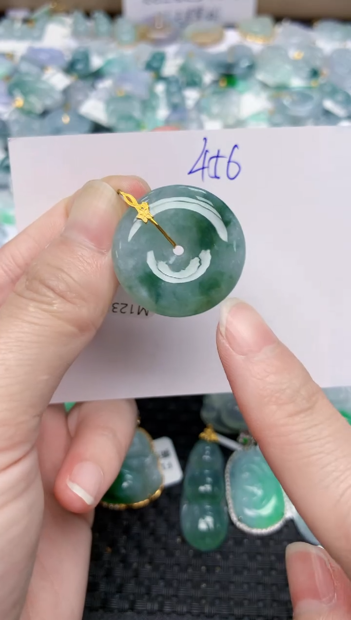 翡翠18K金镶嵌颈饰天然缅甸A货翡翠