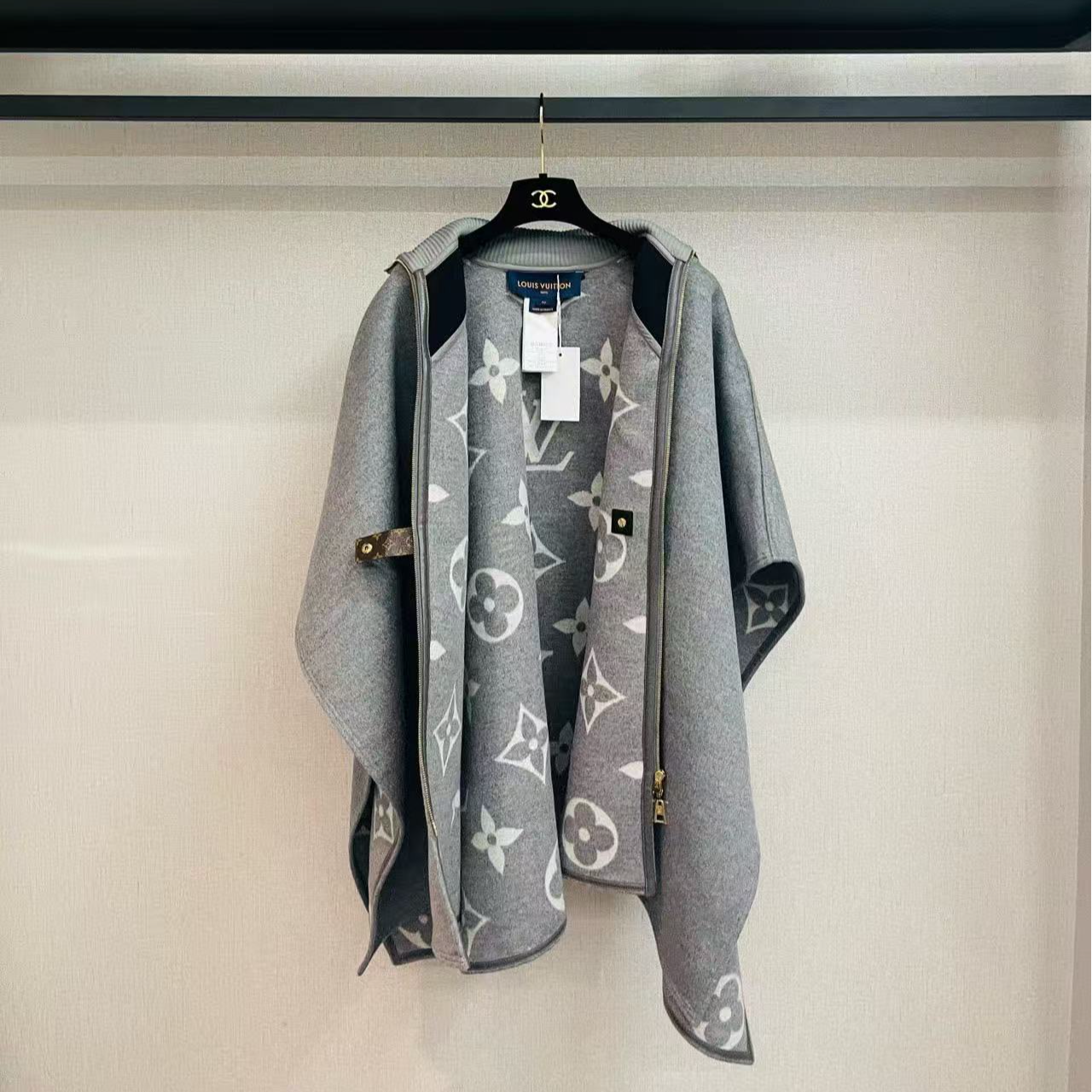 95新 LouisVuitton/路易威登 灰内满老花斗篷大衣/TU码/编号8251