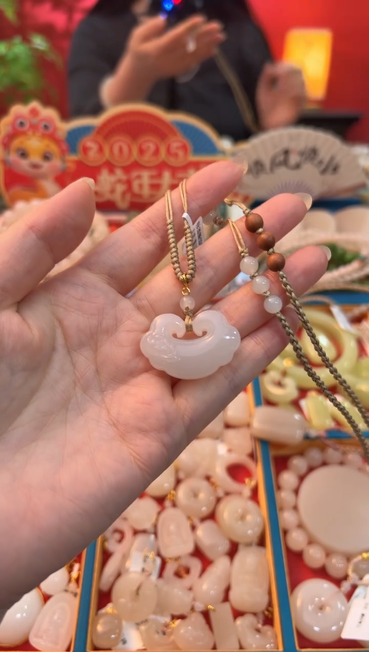 【闪购商品】和田玉吊坠未镶嵌白玉中号如意锁