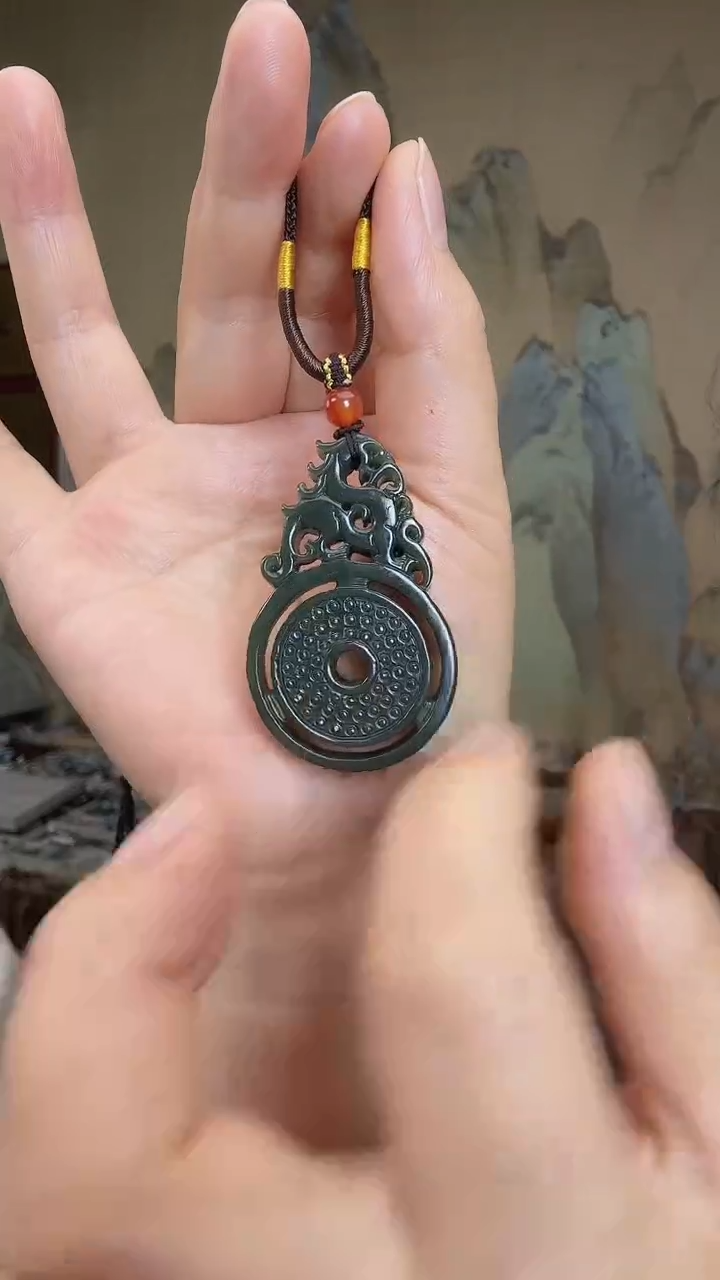 颈饰未镶嵌和田玉.