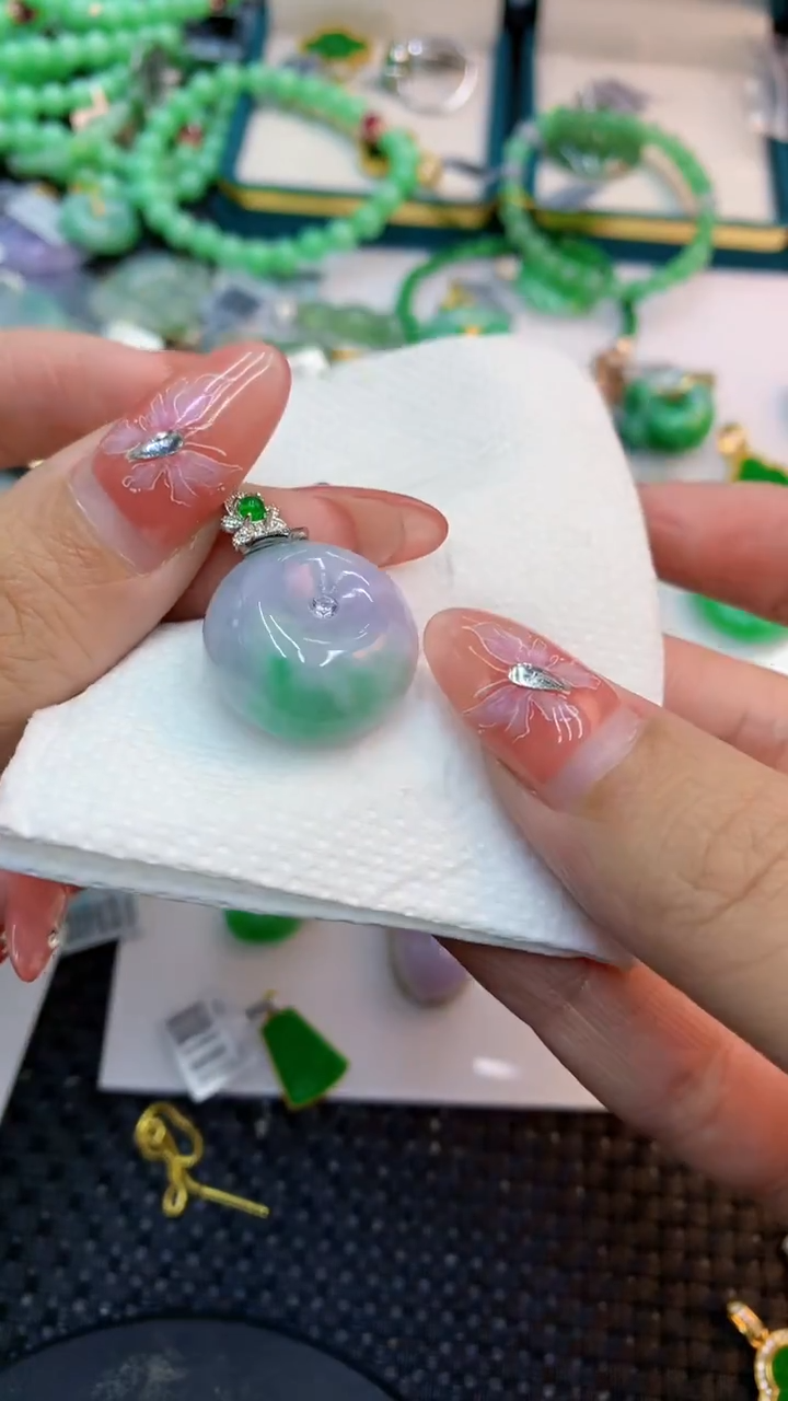 颈饰未镶嵌翡翠1