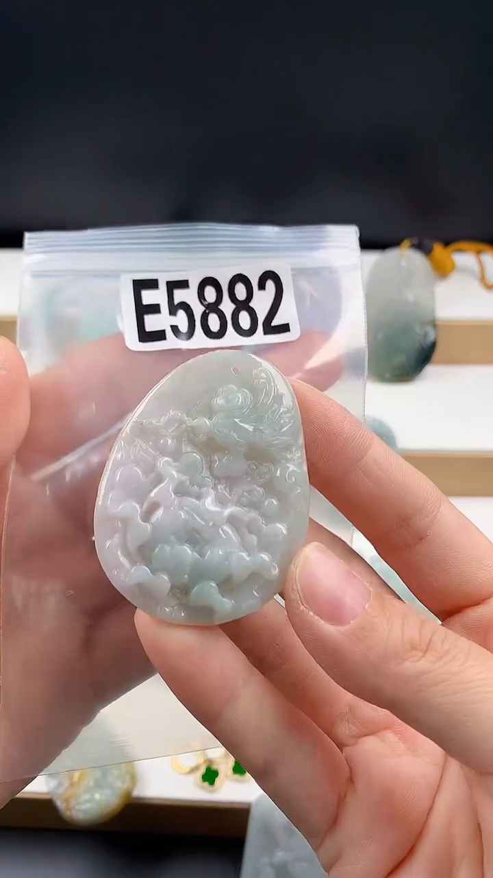 颈饰未镶嵌翡翠天然翡翠吊坠挂件