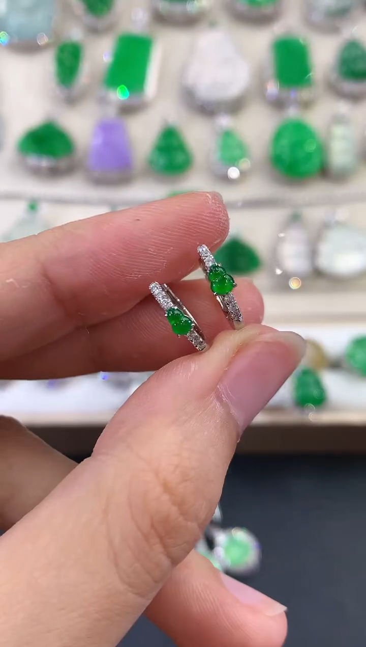 翡翠18K金镶嵌耳饰V58        