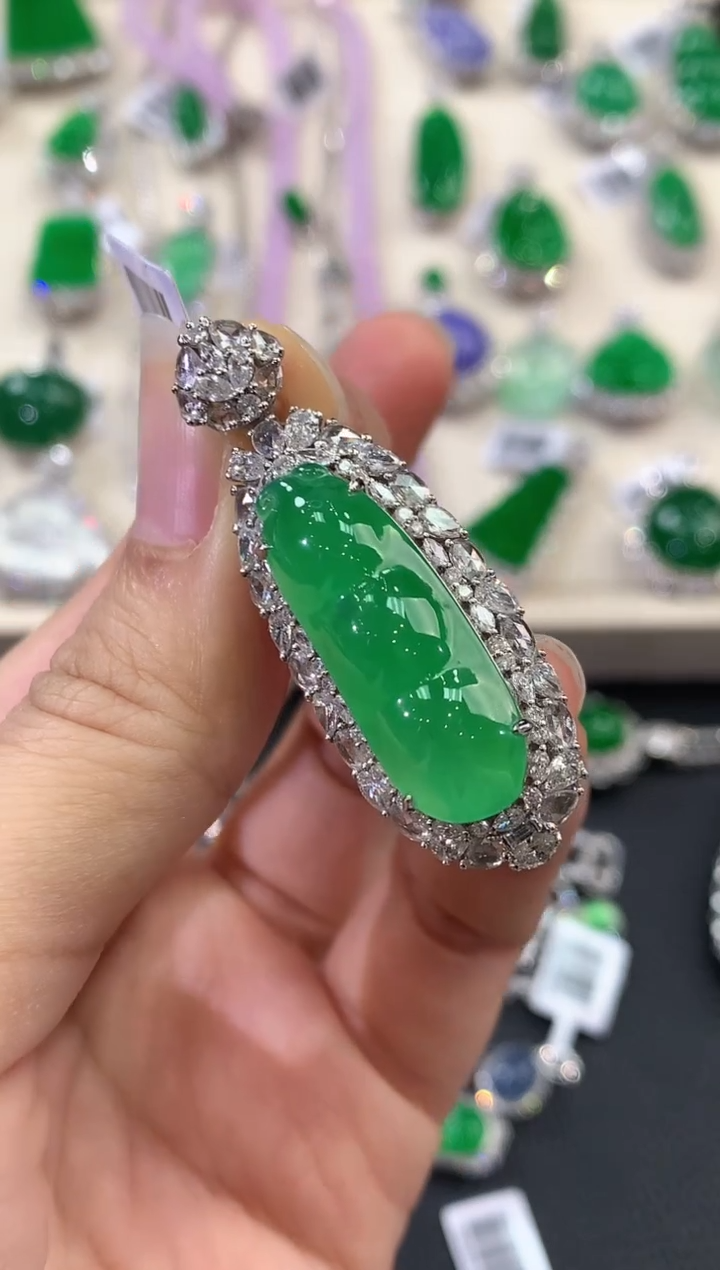 【闪购商品】翡翠吊坠(不含链)18K金镶嵌D37     