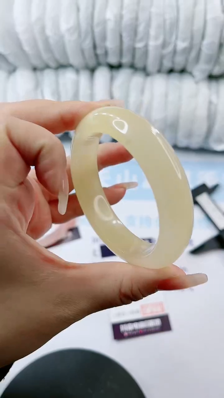 【闪购商品】石英质玉手镯未镶嵌0934337478-多样性发货