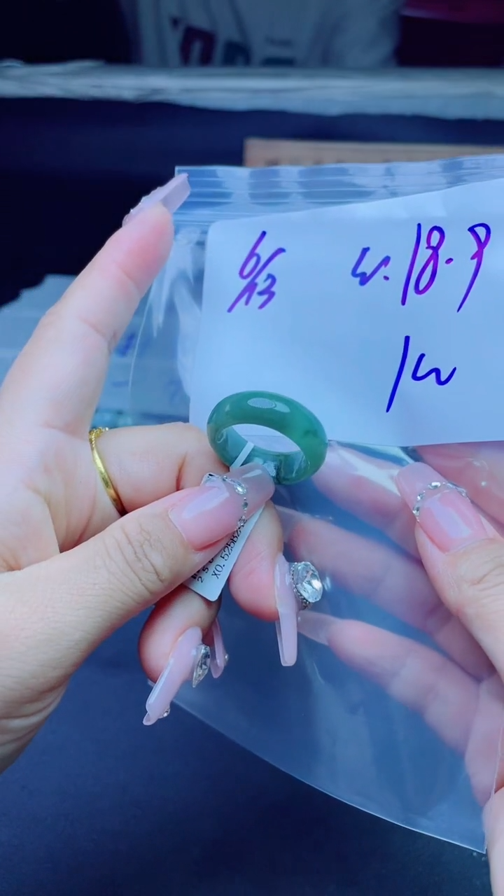 翡翠未镶嵌颈饰?*?戒圈
