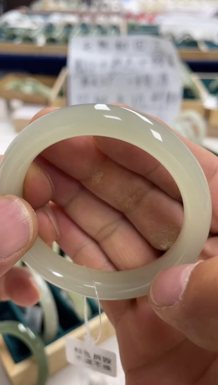 未镶嵌手镯和田玉英*和田玉手镯 327000