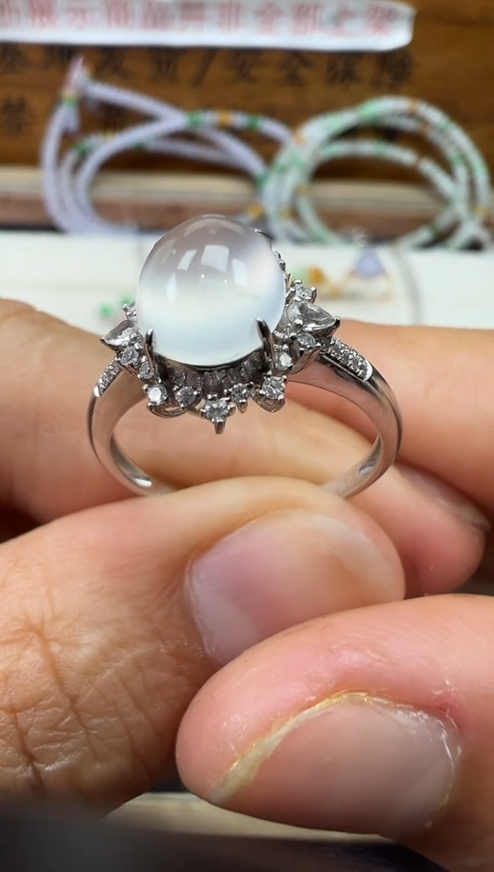 【闪购商品】翡翠吊坠(不含链)18K金镶嵌蛋面