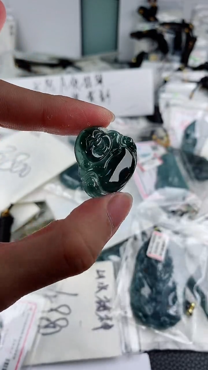 翡翠未镶嵌颈饰 多样性一件随机发货 佛公68