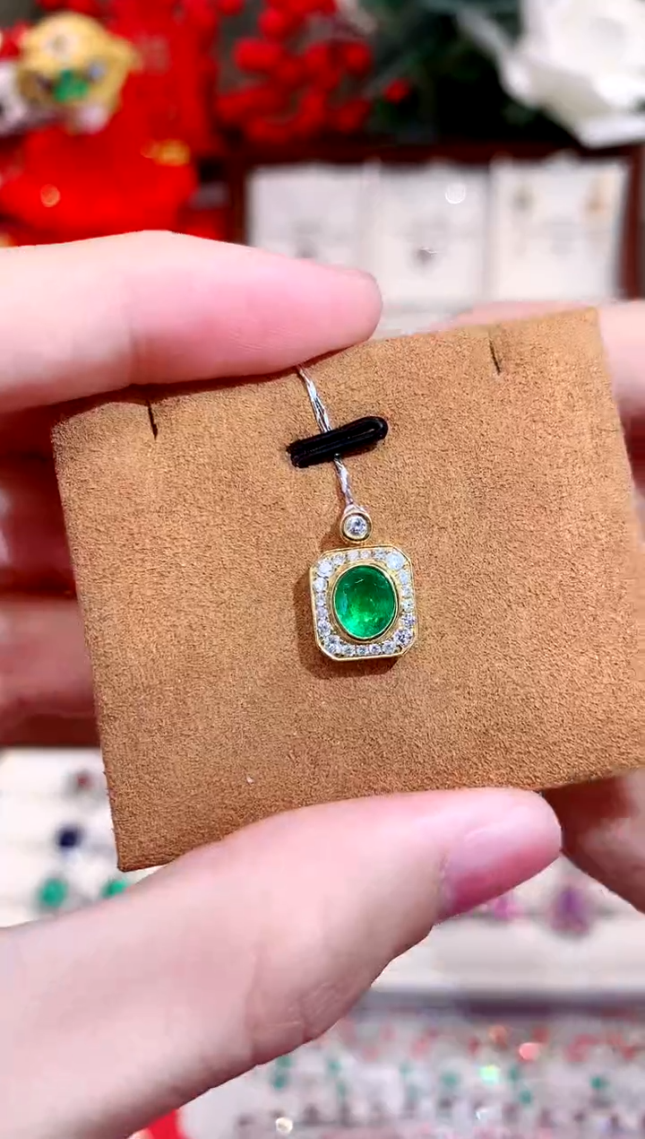 【闪购商品】祖母绿吊坠18K金镶嵌0.67ct/天然宝石/七天无理由