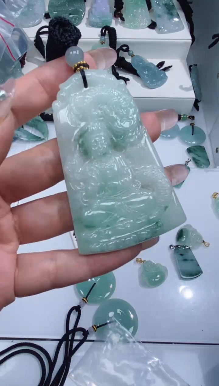 颈饰未镶嵌翡翠吊坠