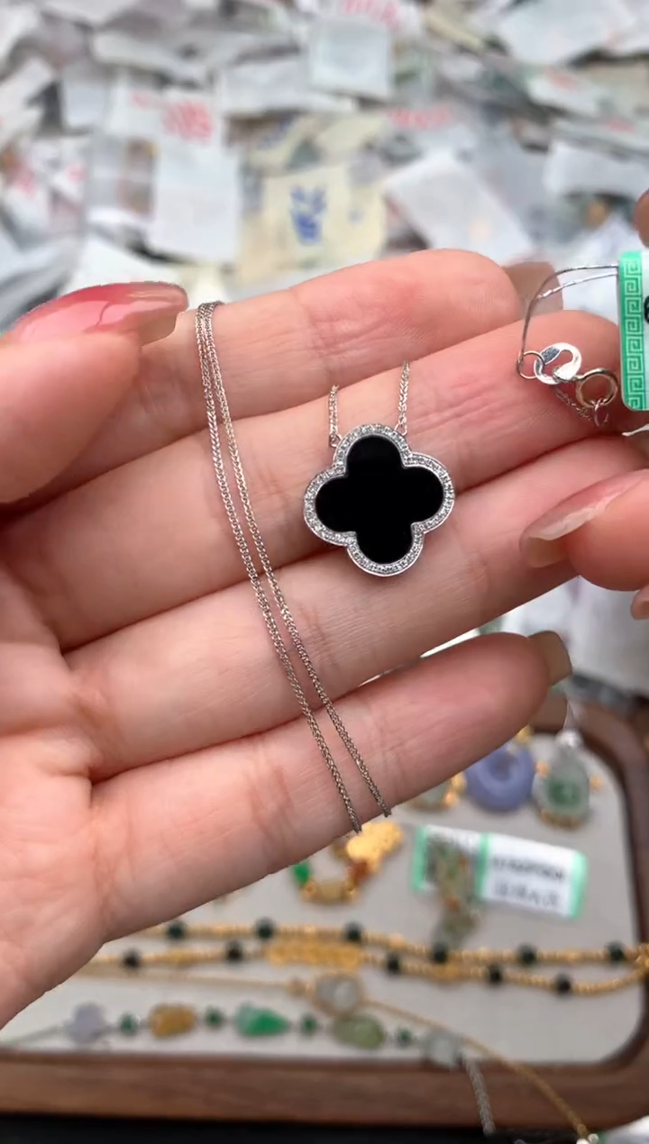 18K金镶嵌挂件翡翠一